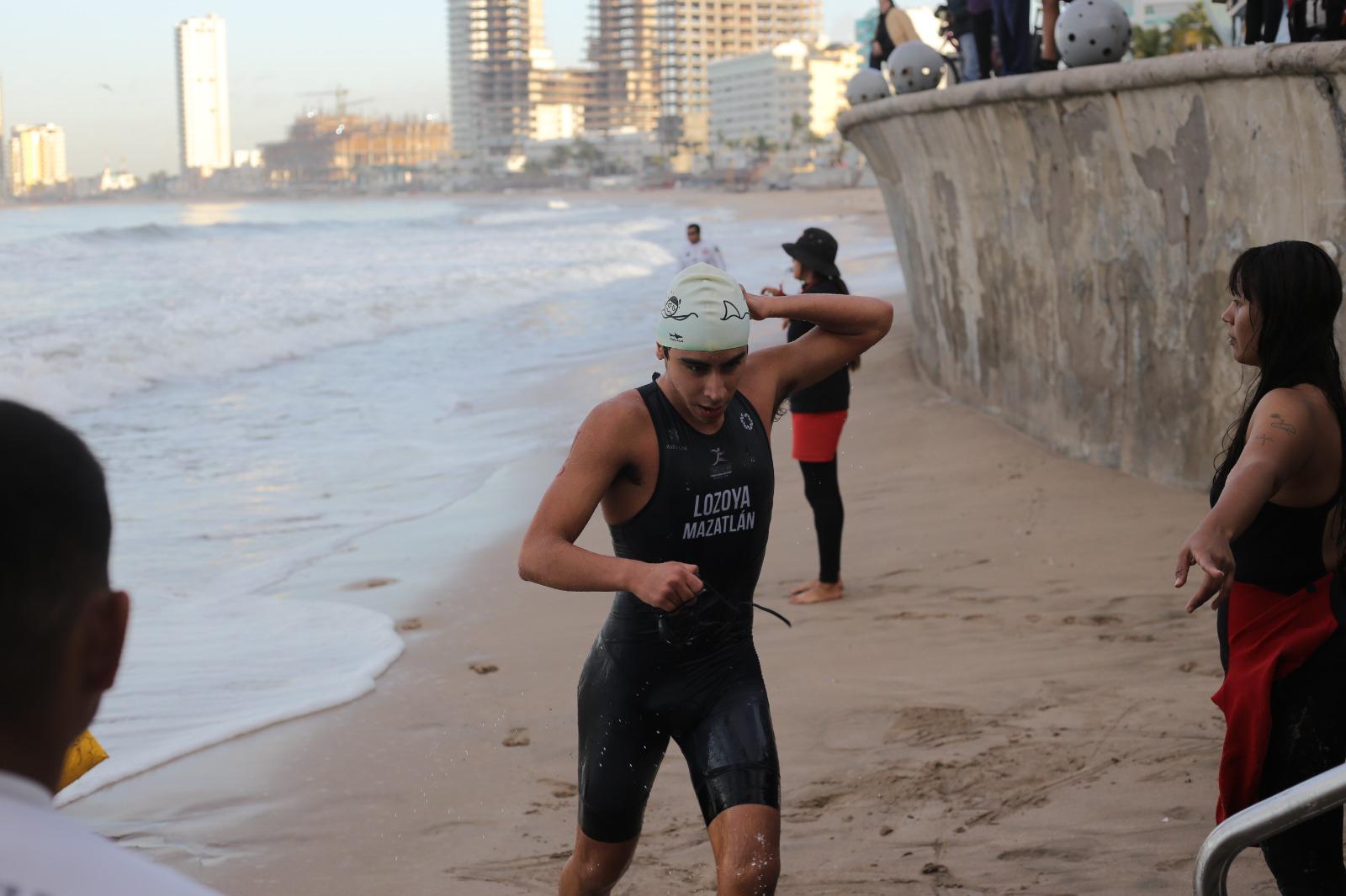 $!‘Perrón’ Zazueta y Daira Mercado protagonizan Selectivo de Acuatlón en Mazatlán