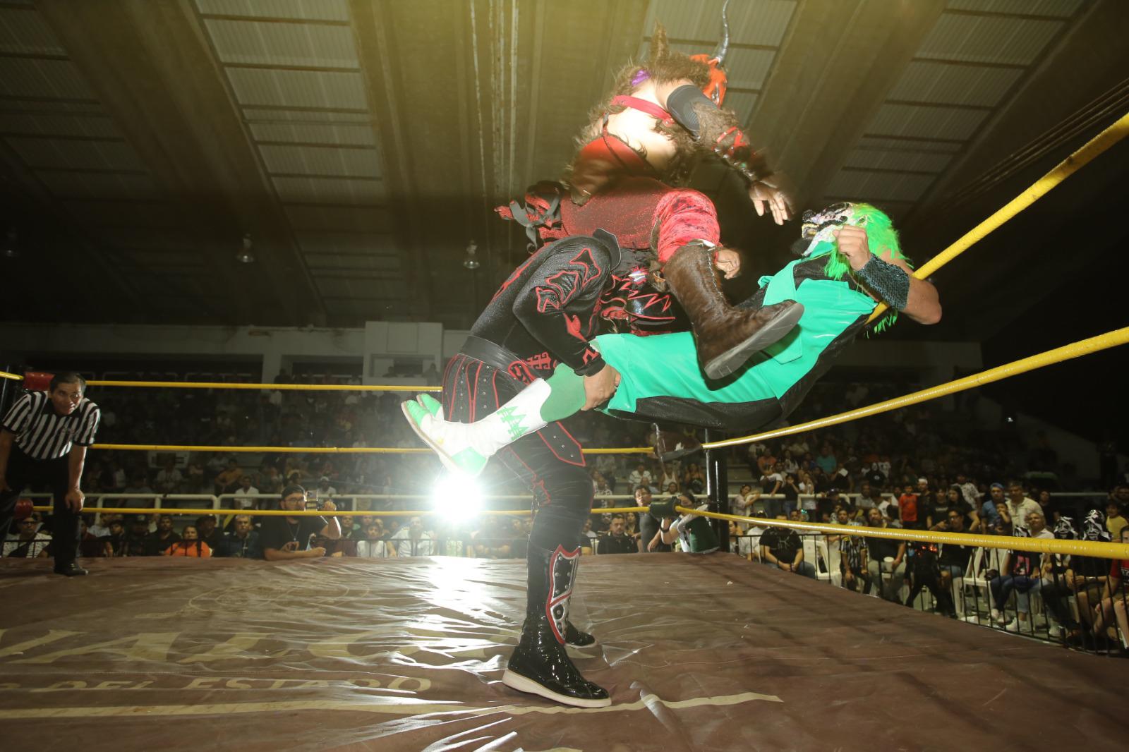 $!Brilla La Parka en presentación en Mazatlán