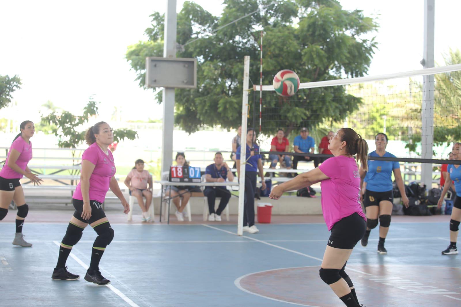 $!Candente jornada sabatina en Festival de Voleibol de Sala Salvador González
