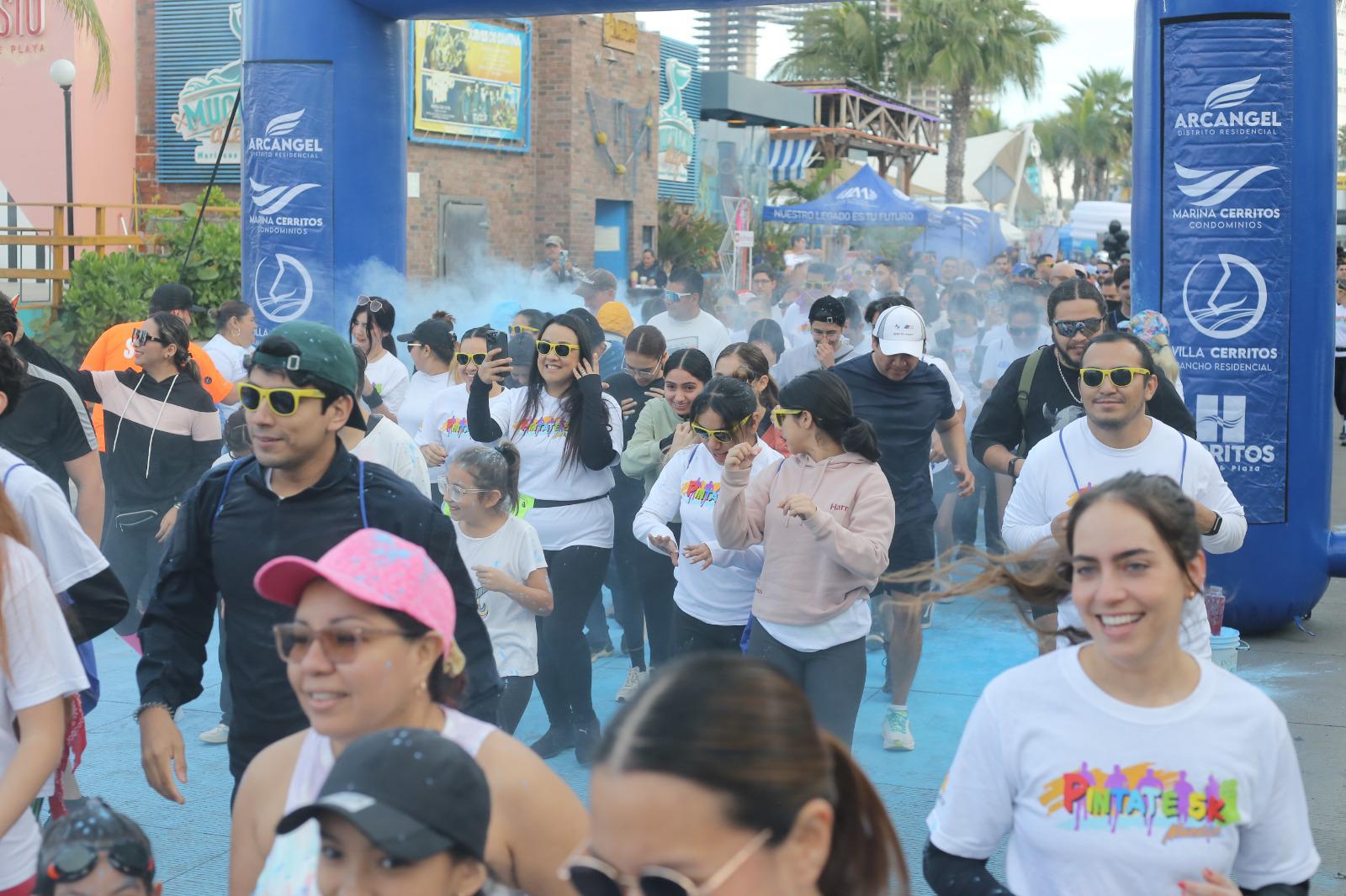 $!Mil 500 participantes viven una fiesta en la Carrera Píntate 5K Mazatún