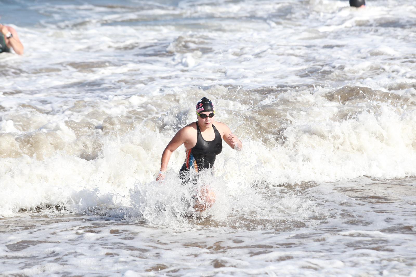 $!José Luis ‘Perrón’ Zazueta conquista el Triatlón Trimaz 2026