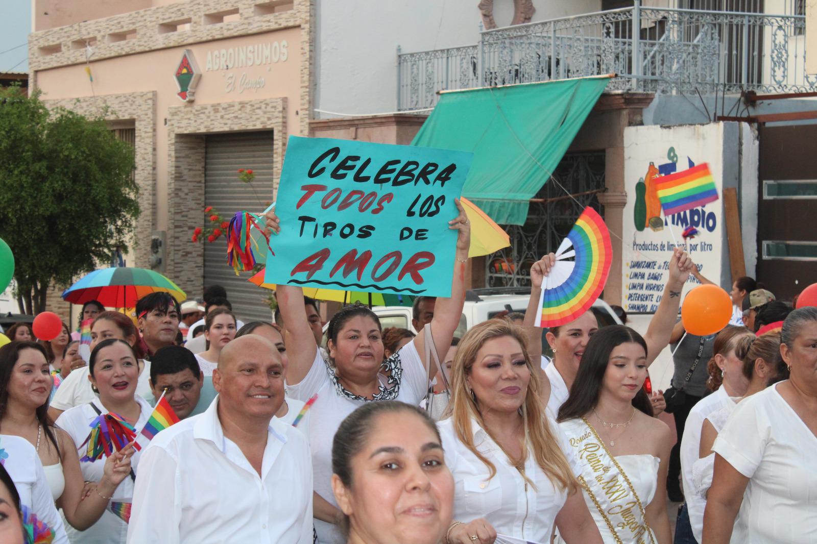 $!Marcha LGBT+ en Rosario se viste de blanco en memoria de víctimas de crímenes de odio