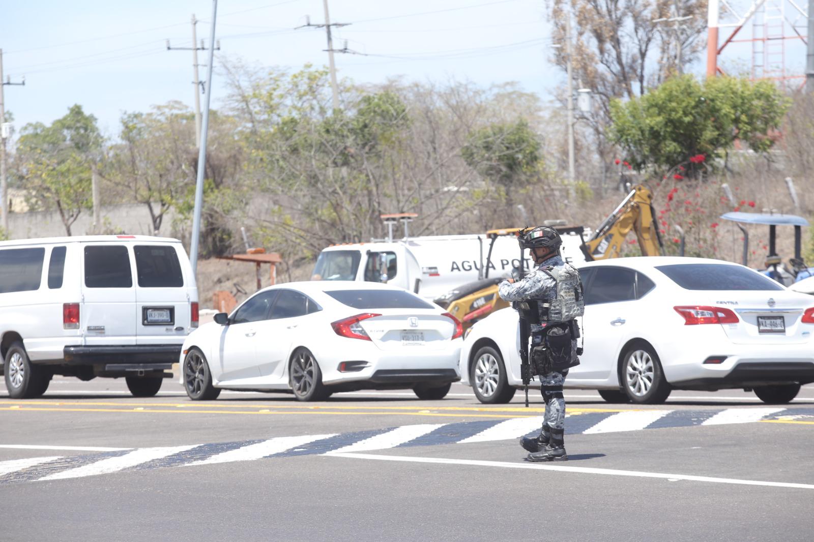 $!Registra Mazatlán alta afluencia vehicular en carreteras durante Sábado de Gloria