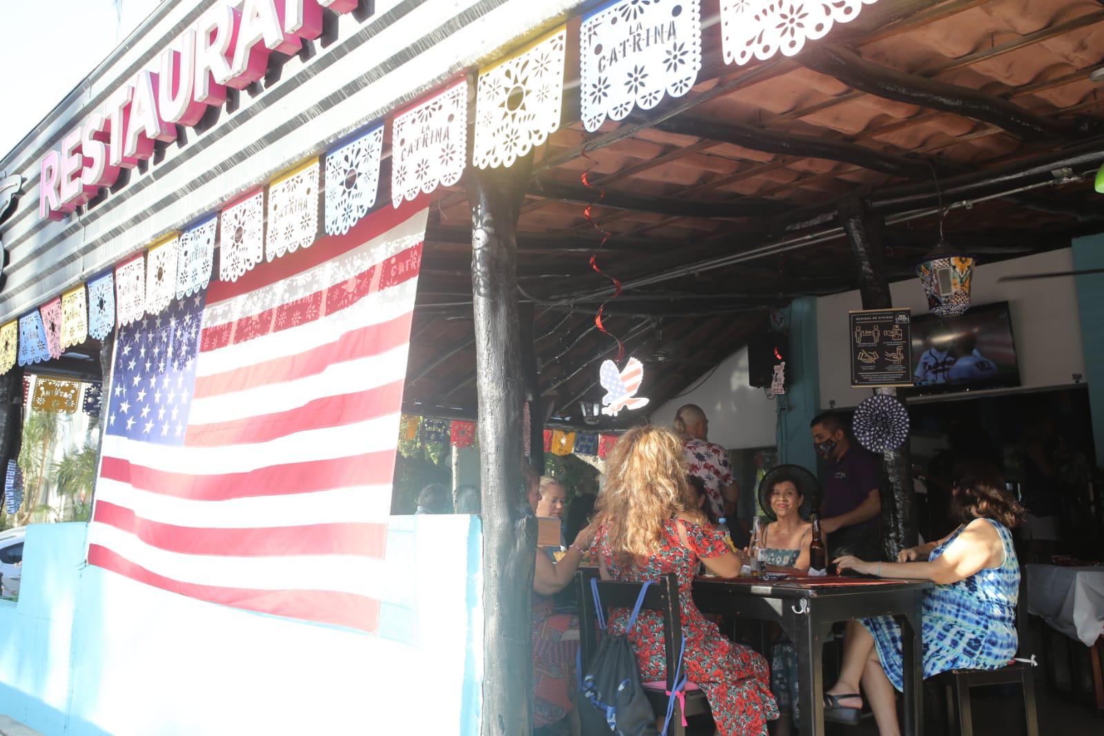 $!Celebran estadounidenses su Día de la Independencia en Mazatlán