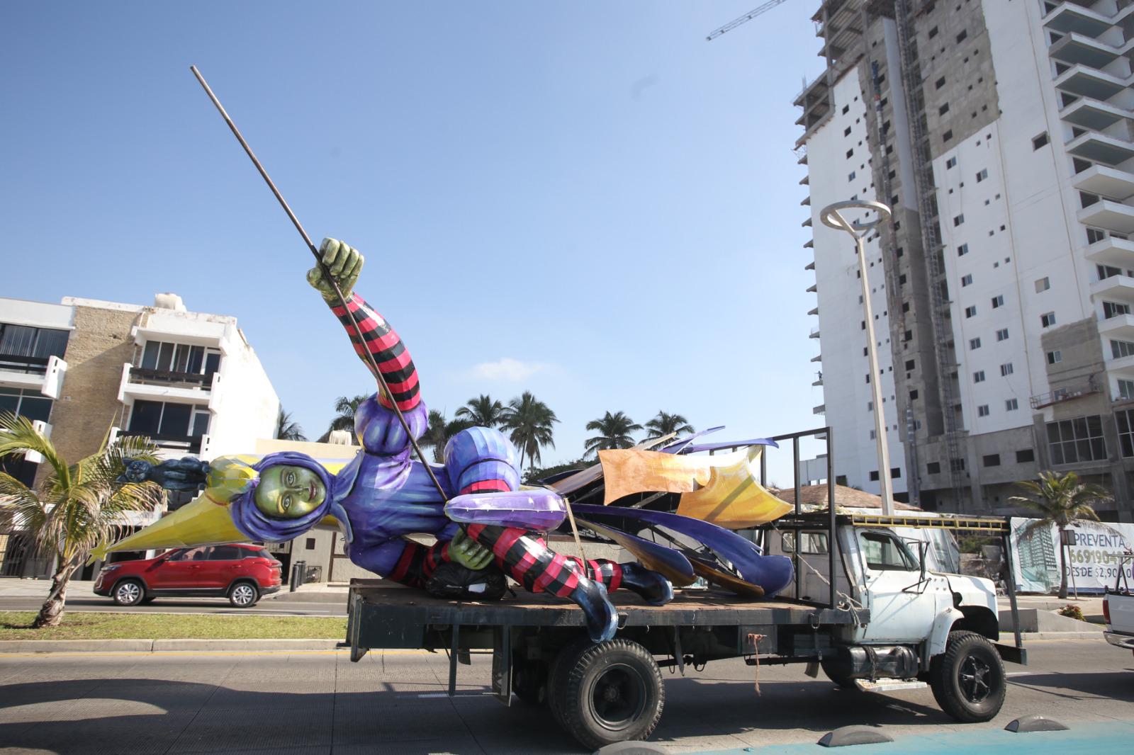 $!Colocan tres monigotes más en el Malecón