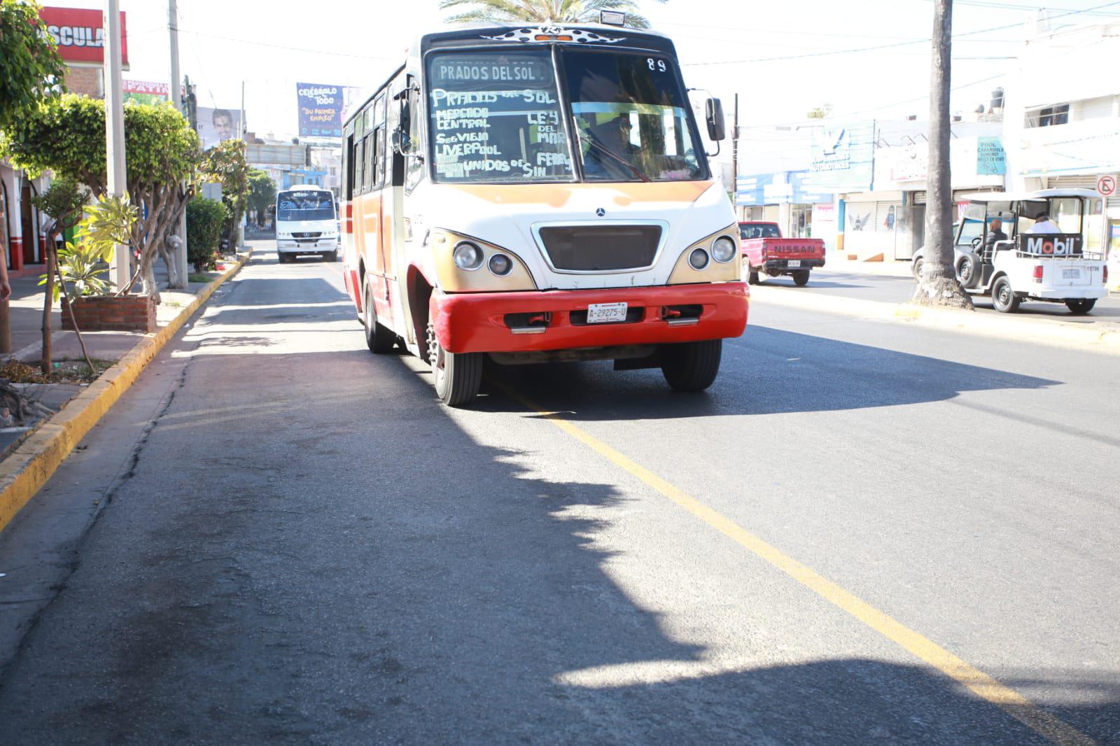 $!Carril preferencial en Mazatlán mata la economía, denuncian comerciantes de la Juan Carrasco