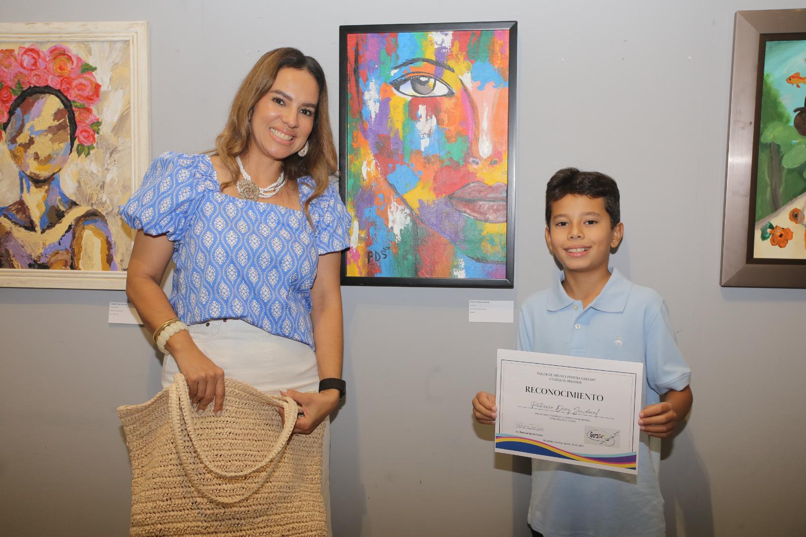 $!Paulina Sandoval de Díaz junto a su hijo, Patricio Díaz Sandoval.