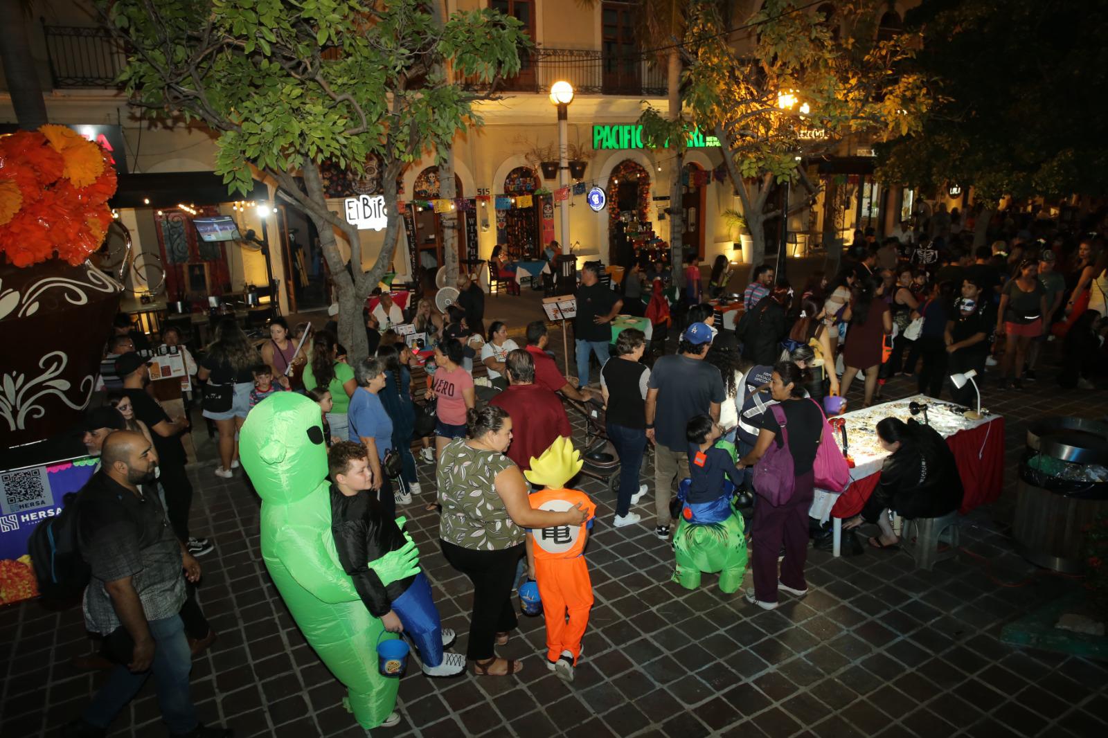 $!Monstruos y fantasmas disfrutan de un divertido Halloween en Mazatlán