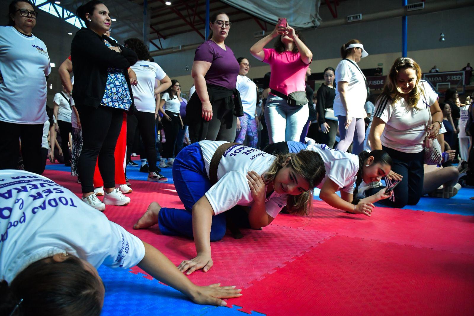 $!Más de mil mujeres llenan de fuerza el Gimnasio María del Rosario Espinoza en Culiacán