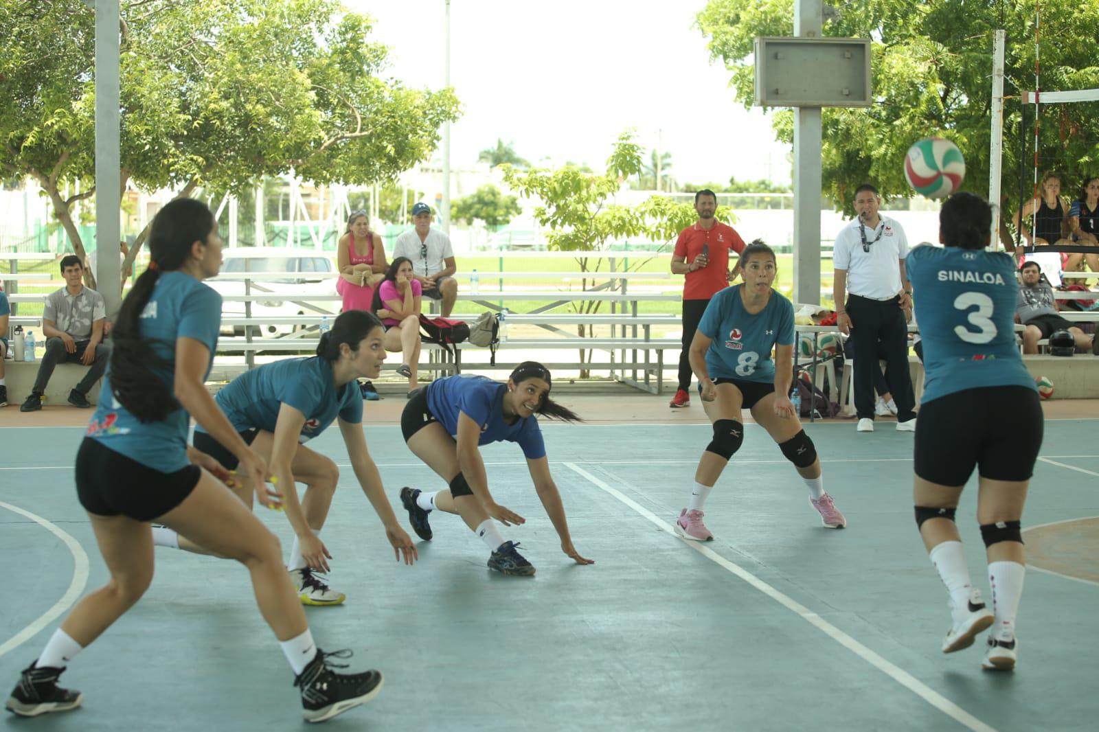 $!Wall Street Culiacán, Guasave y El Fuerte se coronan en Primer Festival de Voleibol de Sala Salvador González
