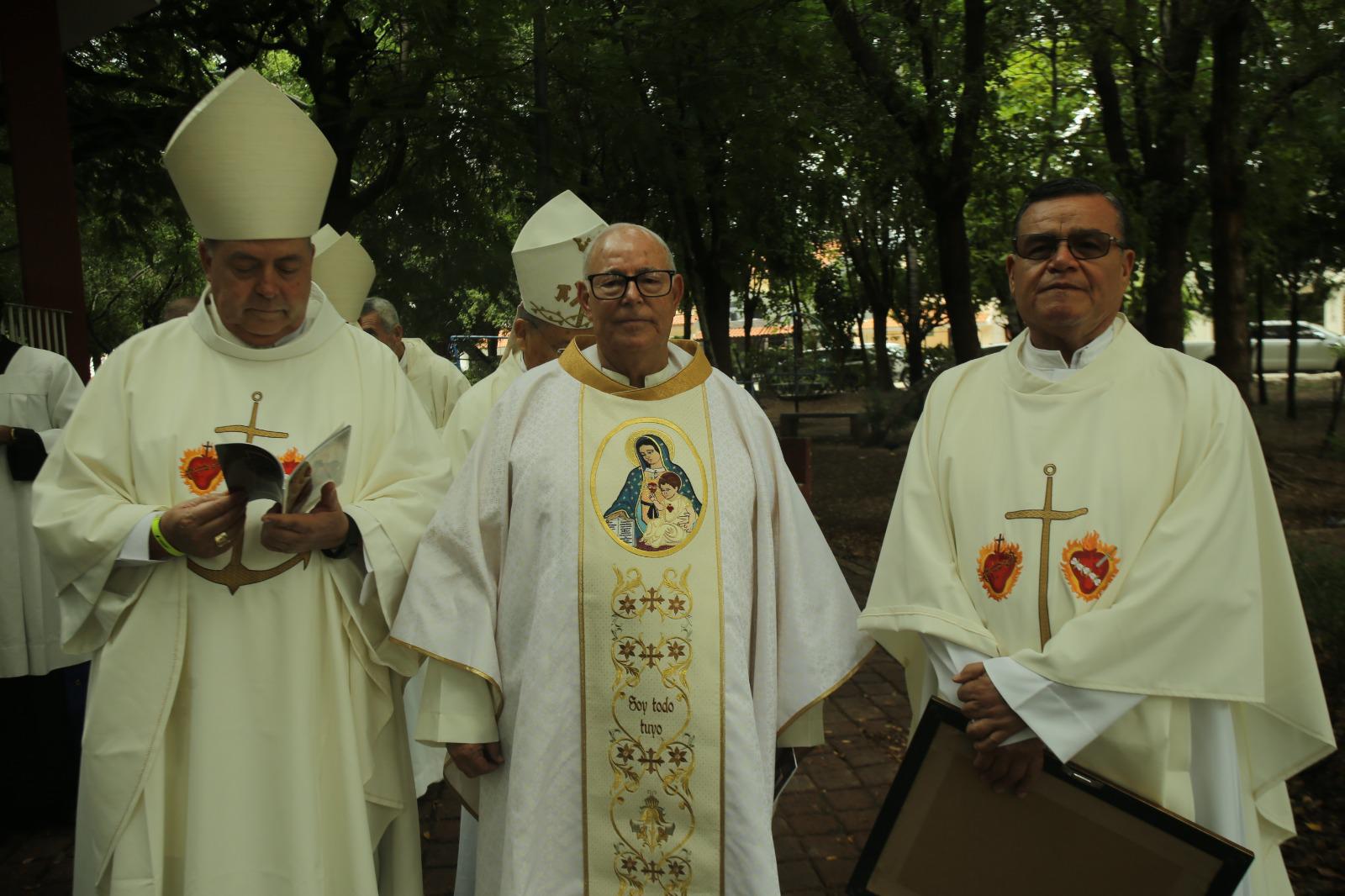 $!Celebra el Padre Horacio Hernández 50 años de sacerdocio