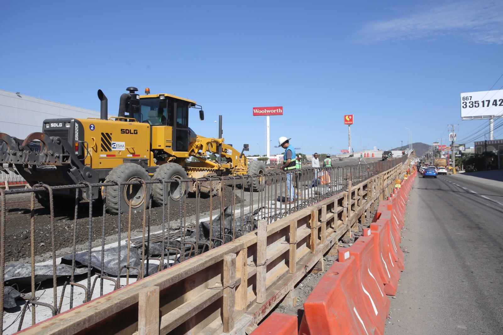 $!Arrancan trabajos de colado en rampas del nuevo paso vehicular superior de avenida Pérez Escobosa, en Mazatlán