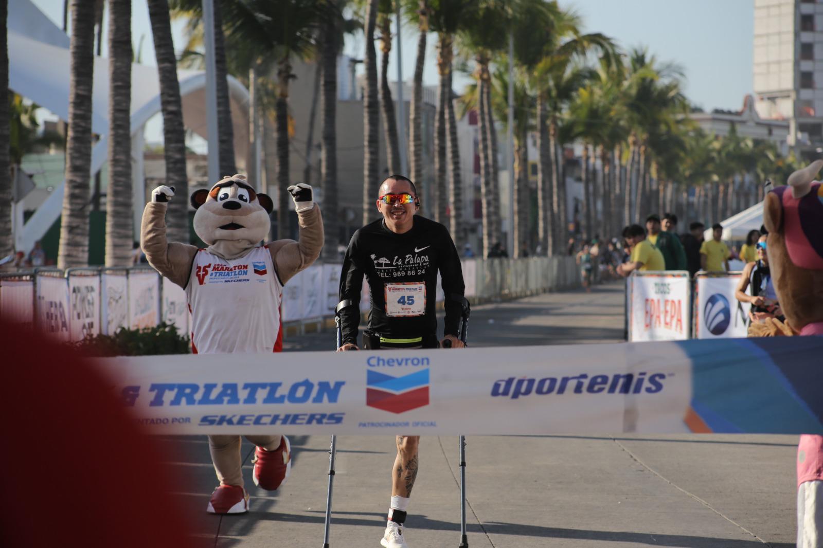 $!Hiram Aldrete y María Guadalupe Cháidez son los monarcas del Duatlón Pacífico Mazatlán