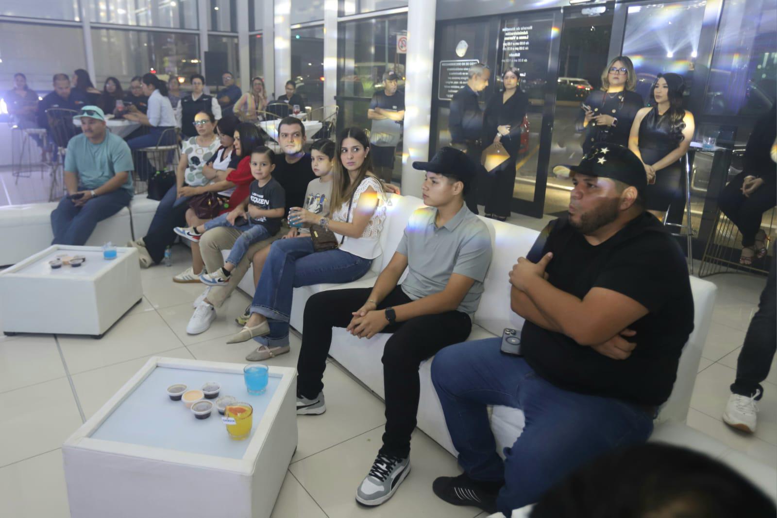 $!Los invitados disfrutaron de una tarde de convivencia mientras descubrían los nuevos modelos.