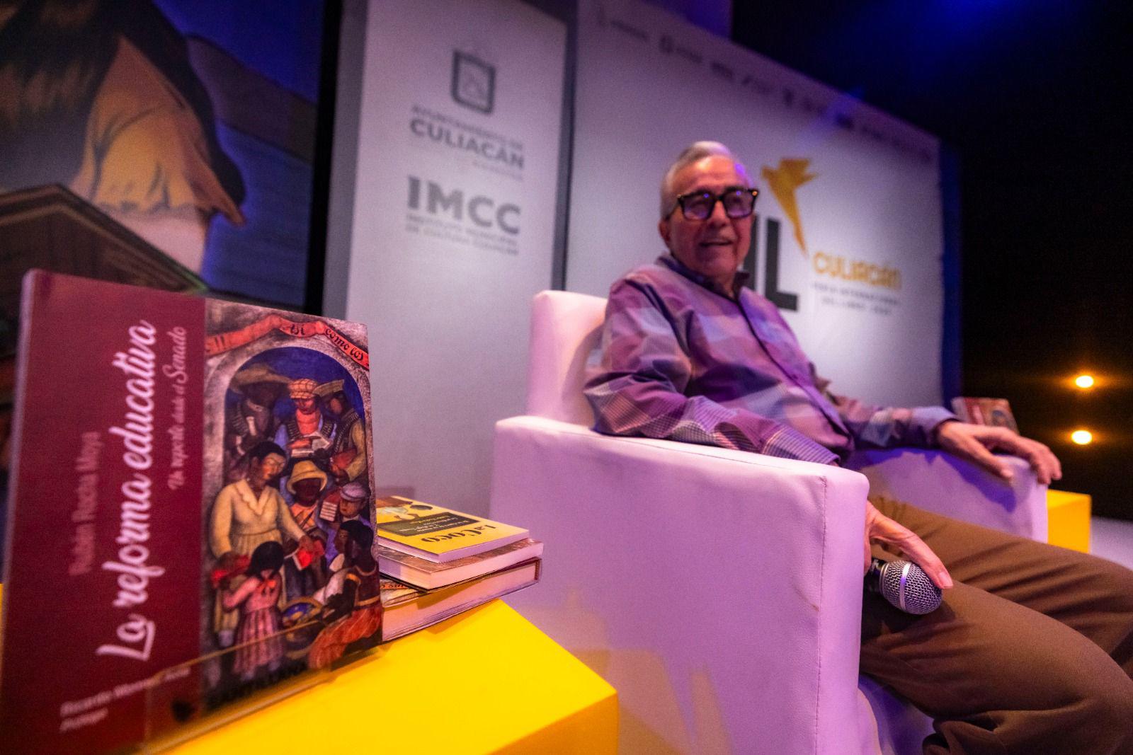 $!Rocha Moya presenta en la FIL Culiacán libro sobre el proceso legislativo de la reforma educativa