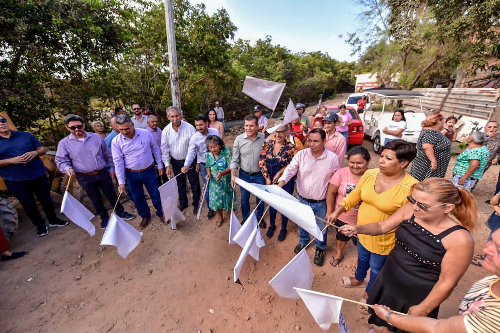 $!Arranca en Mazatlán limpieza de canal pluvial en la Quinta Chapalita