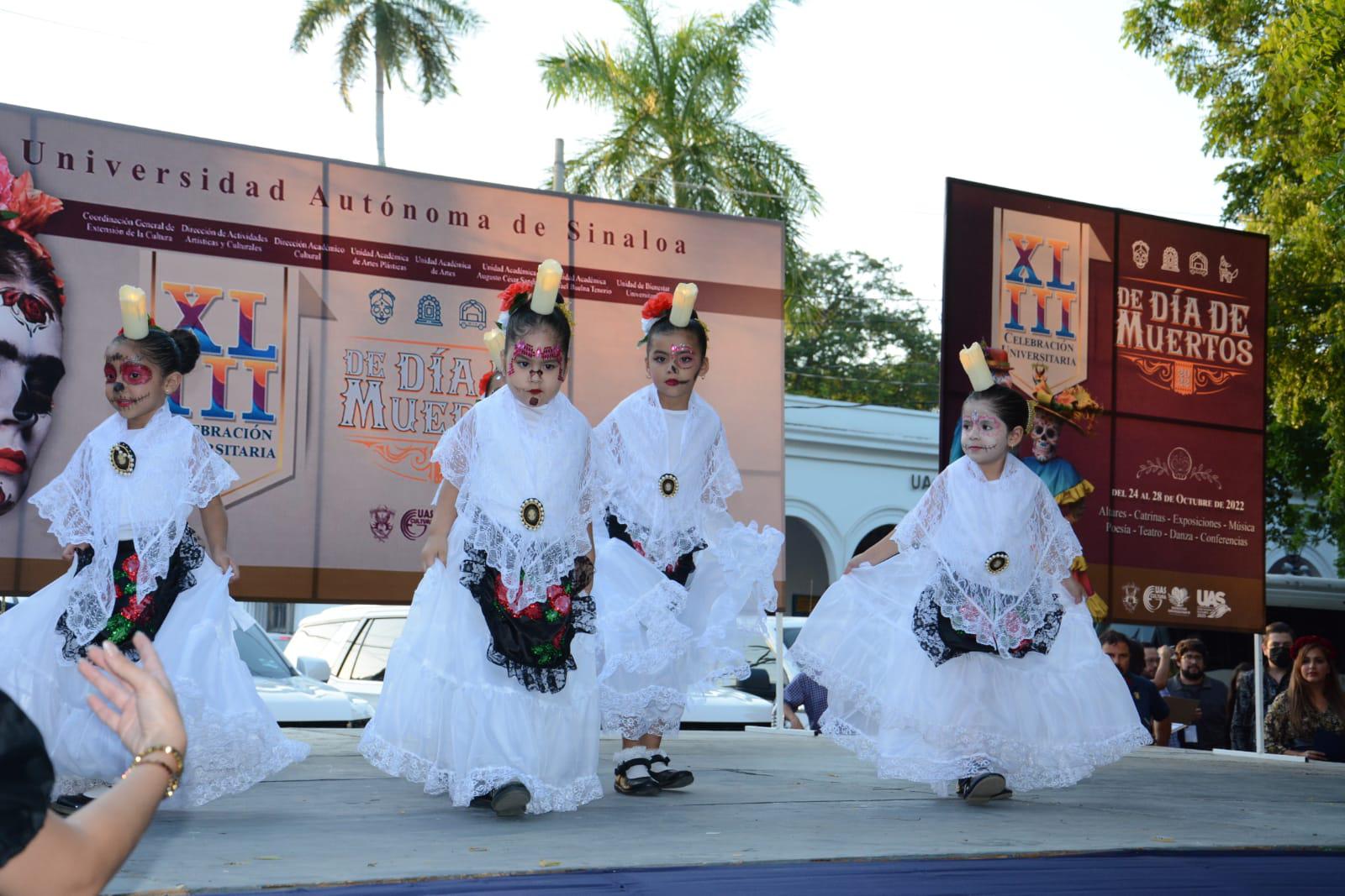 $!La UAS mantiene vivas las tradiciones de Día de Muertos