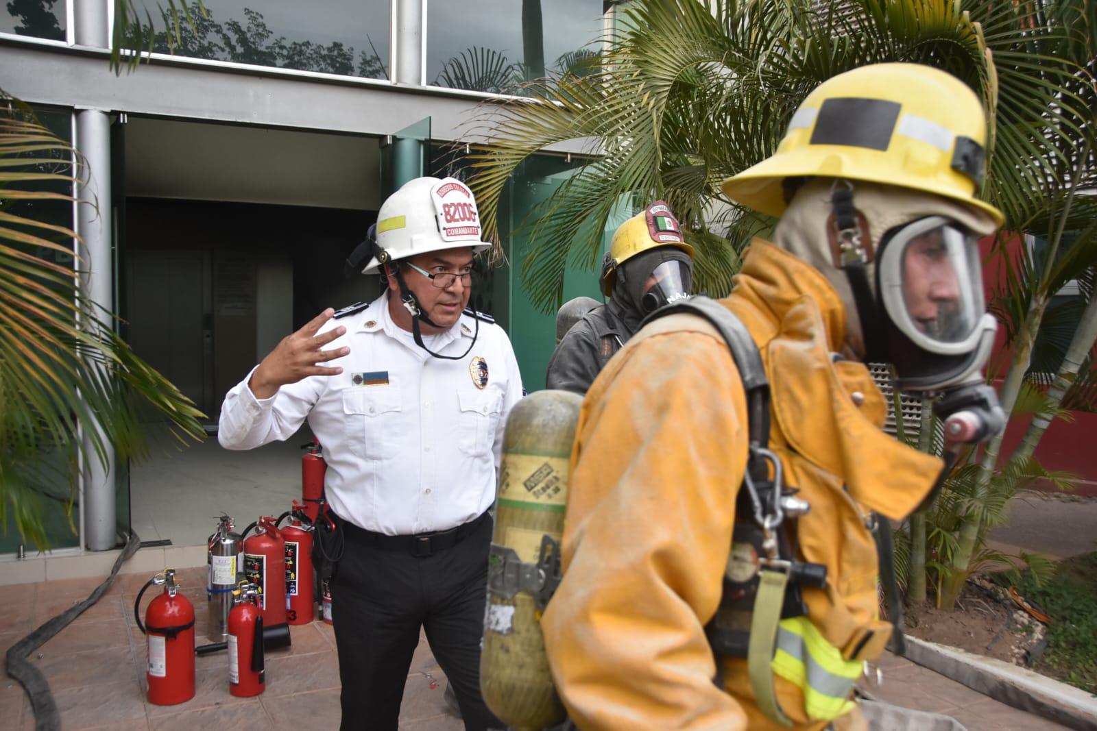 $!‘Abrí la puerta de mi departamento y vi humo’: vecina de edificio incendiado en el Tres Ríos