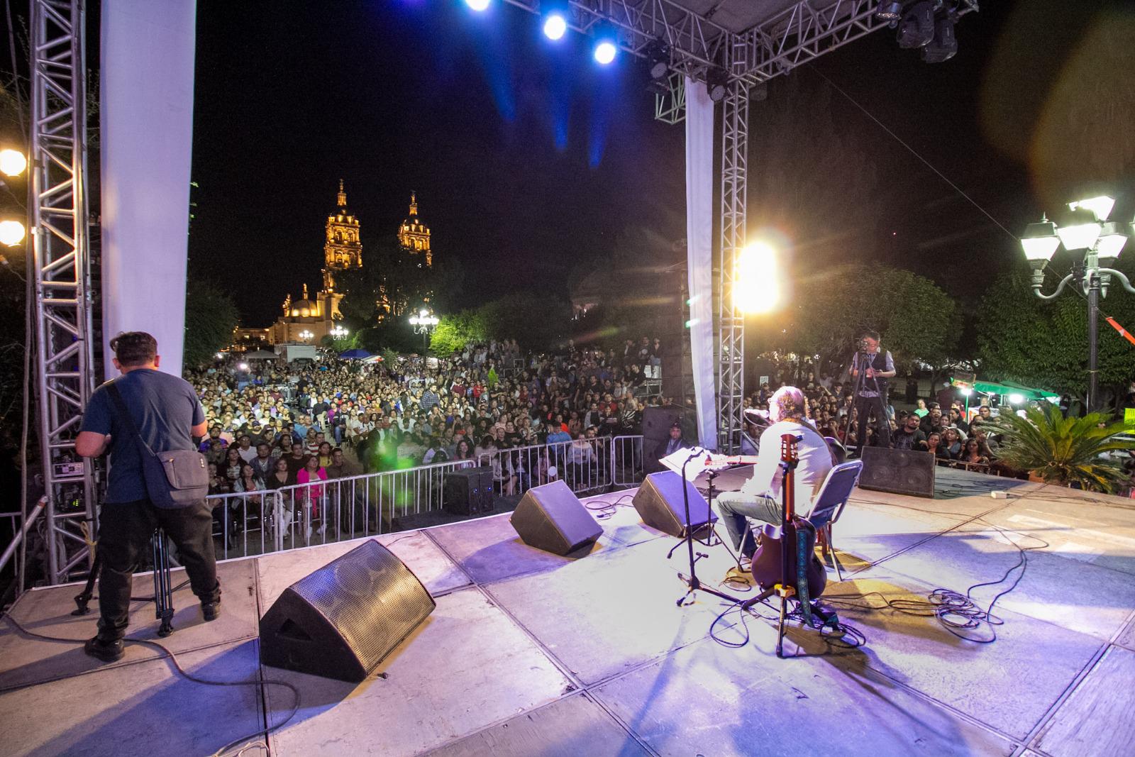 $!El concierto se llevó a cabo en el Corredor Constitución de Durango.