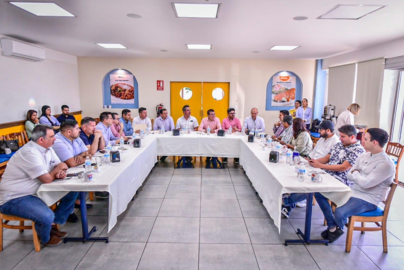 $!Acuerdan restauranteros y Alcalde trabajar juntos por Mazatlán