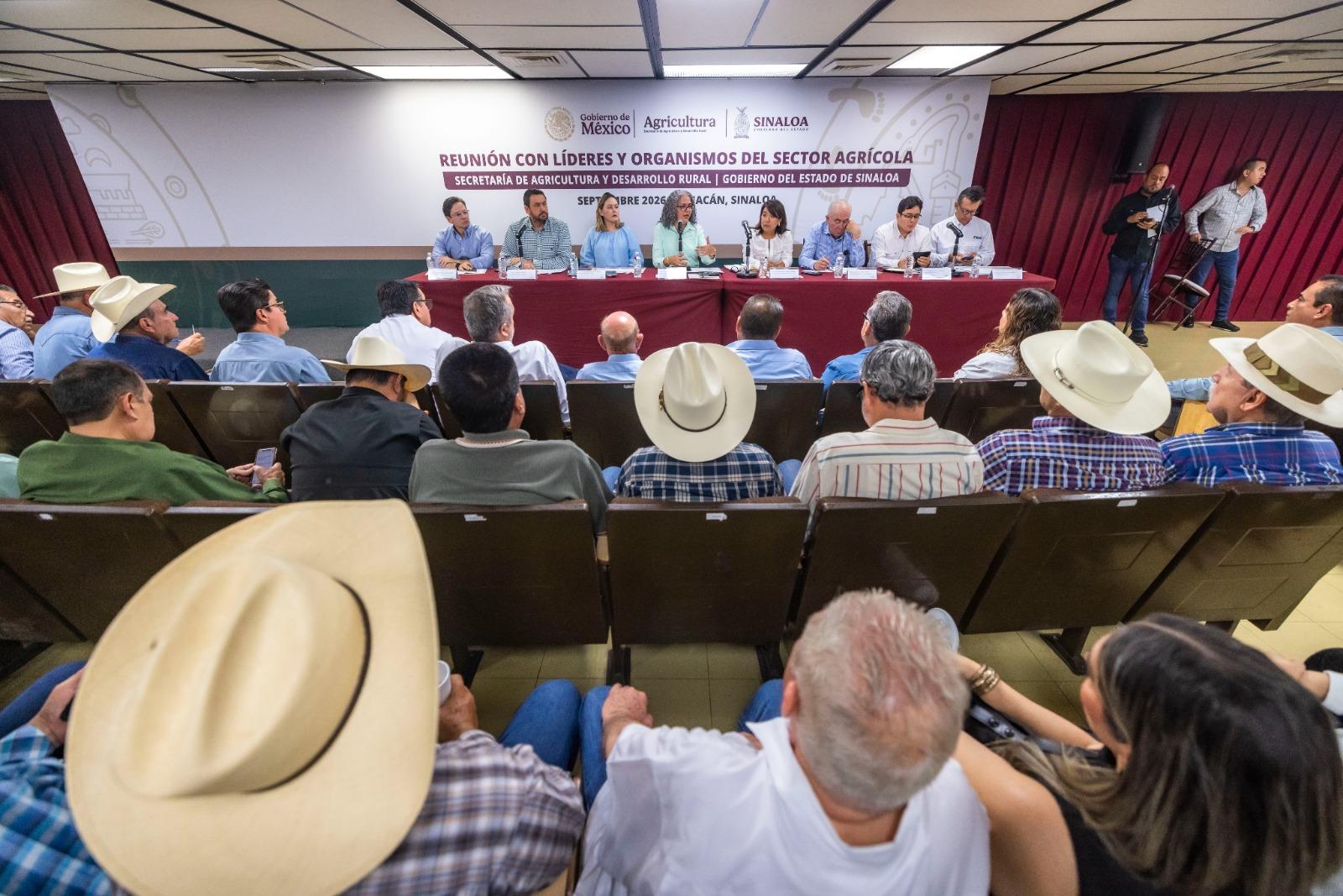 $!Columba López llega a Sinaloa y se reúne con productores agrícolas