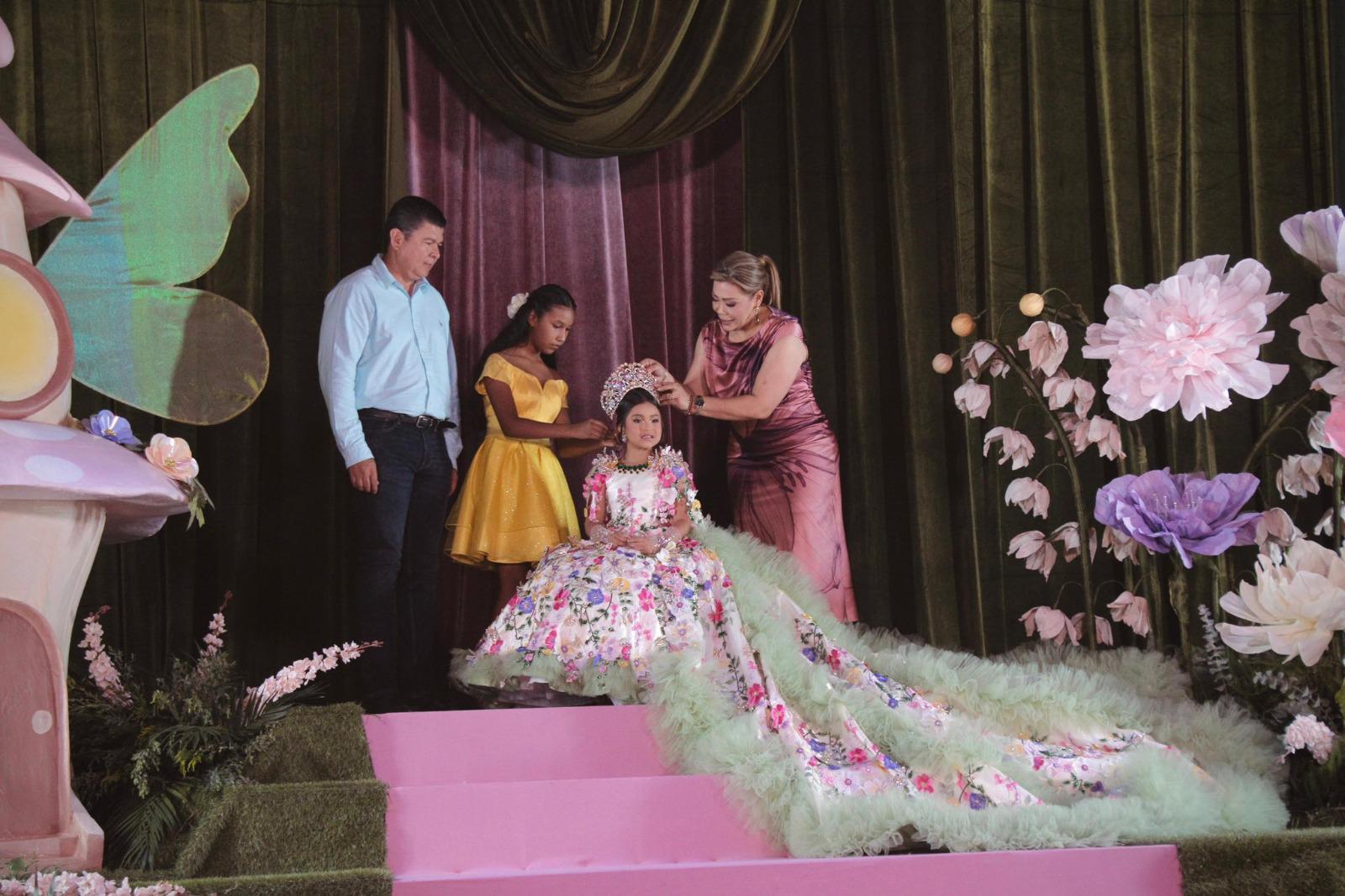 $!Grettel I es coronada como Reina Infantil de los Juegos Florales de la Feria de la Primavera en Rosario