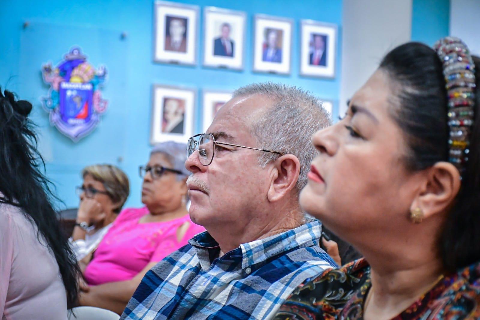 $!Se reúnen policías jubilados y viudas con autoridades municipales, en Mazatlán