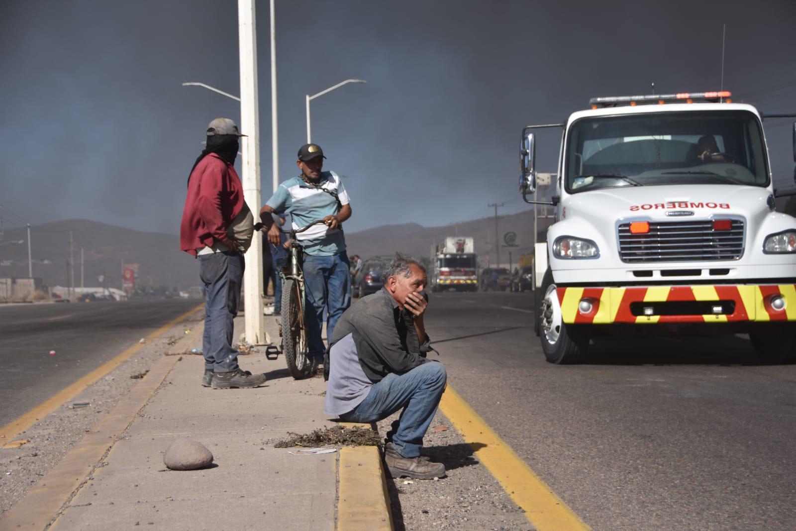 $!Evacuan a 140 personas por incendio al sur de Culiacán