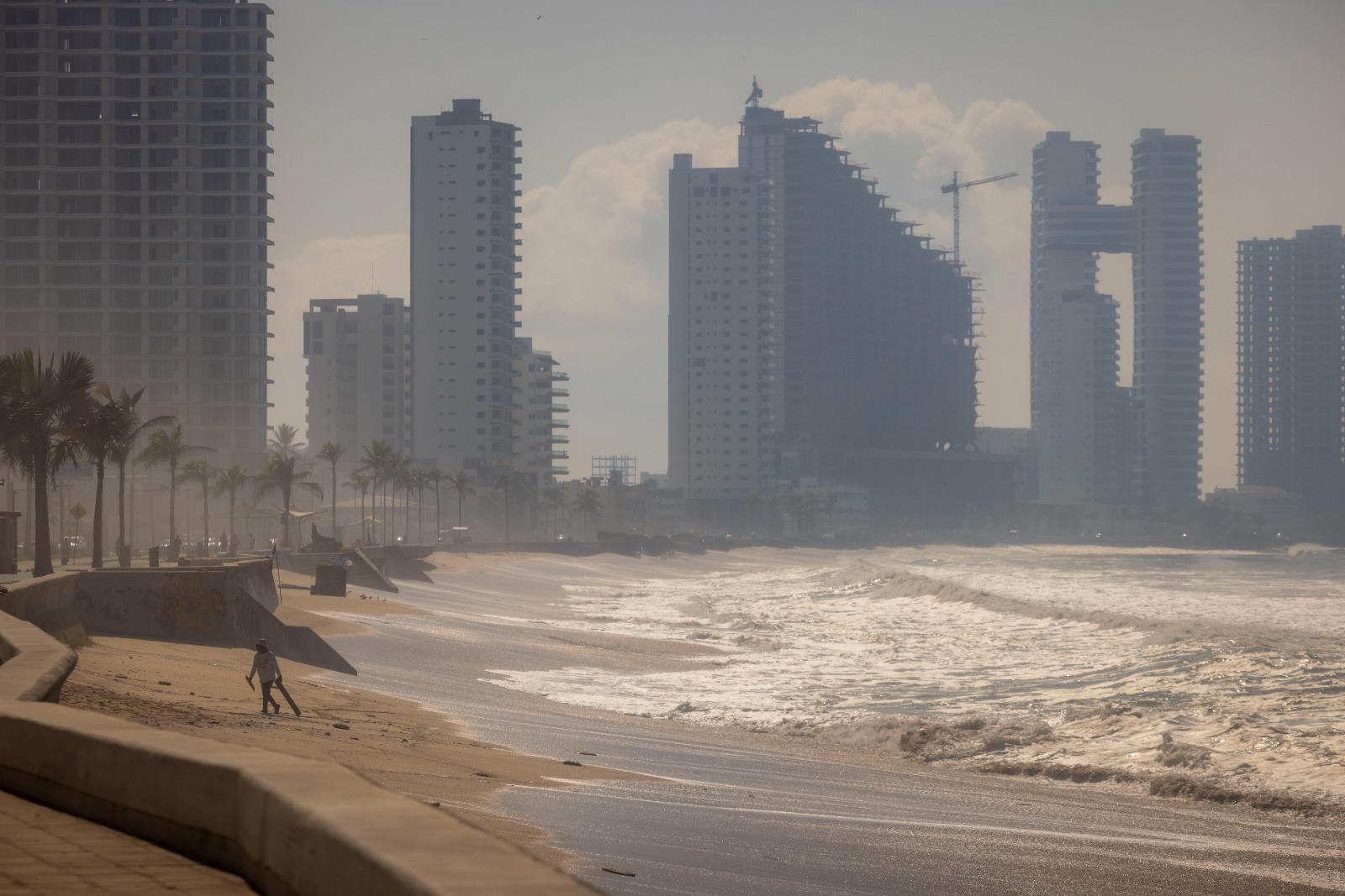 $!Se dará prioridad a rehabilitación del malecón de Mazatlán, señala Gobernadora de Sinaloa