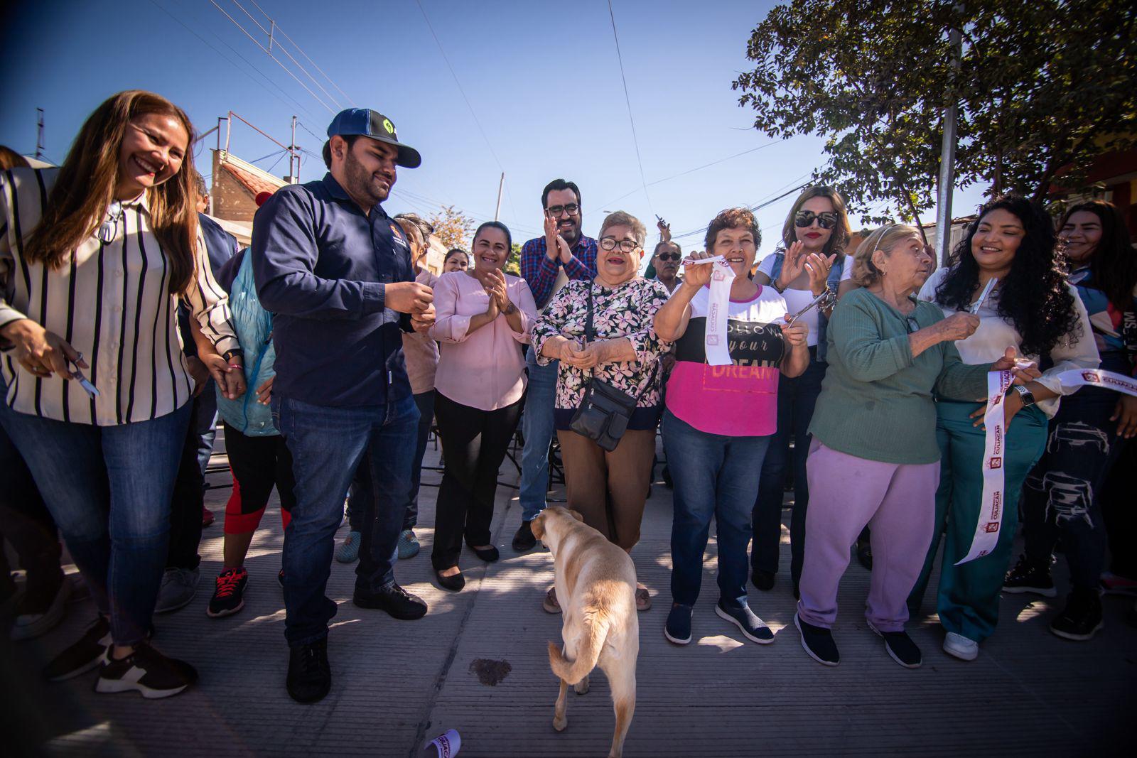 $!Inician construcción de calle en La Conquista y entregan pavimentación en Aguaruto, Culiacán