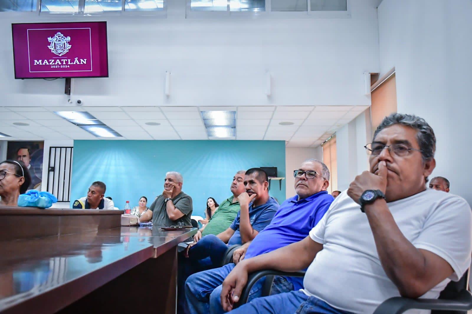 $!Se reúnen policías jubilados y viudas con autoridades municipales, en Mazatlán