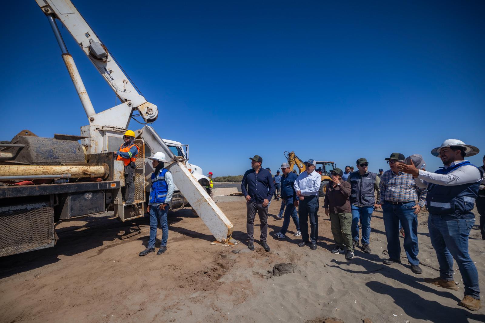 $!Supervisa Rocha Moya avance del puente Bellavista-Boca del Río-Las Glorias, en Guasave