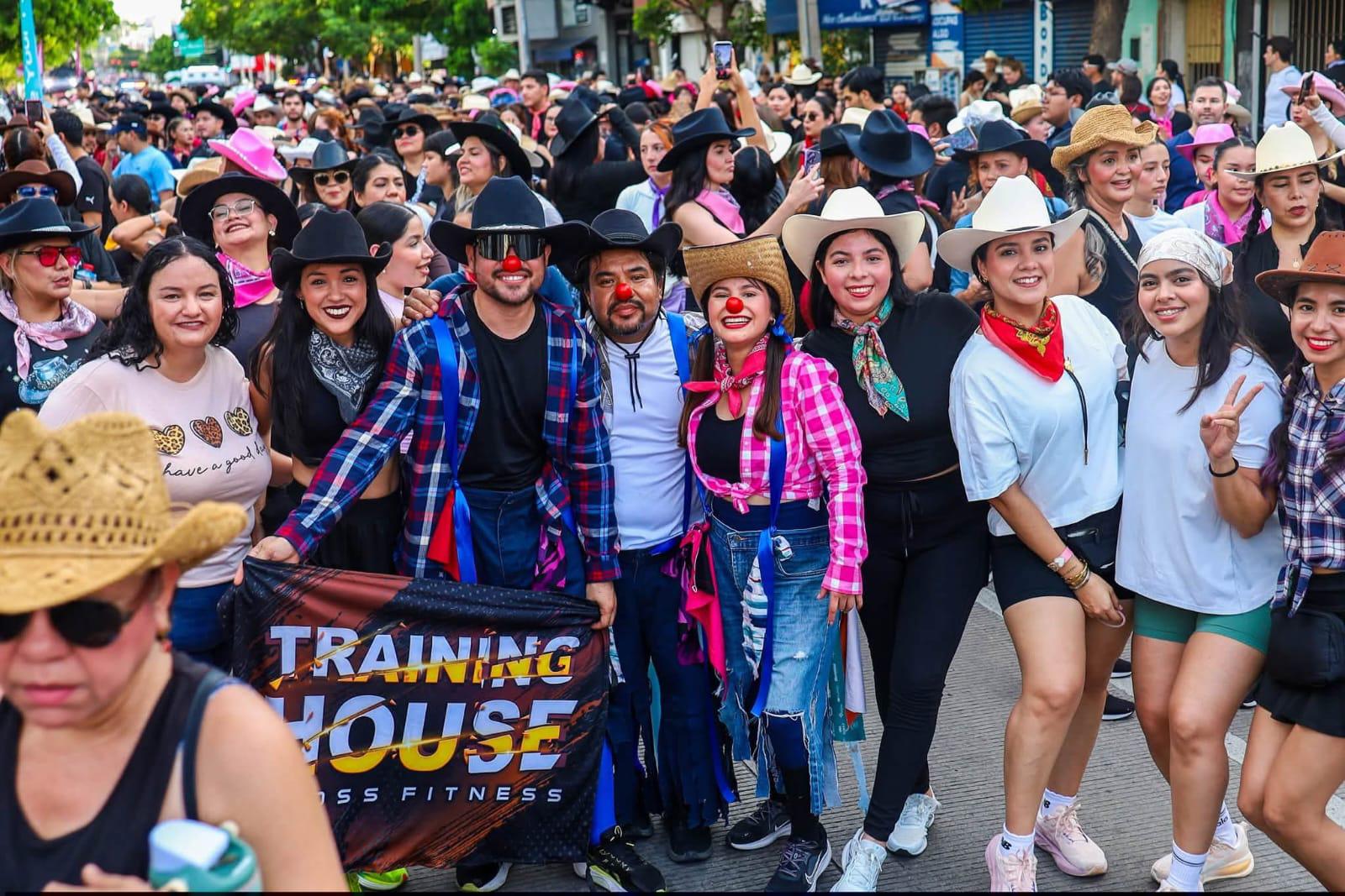 $!VaqueRun reúne a familias y jóvenes en una tarde de deporte, música y diversión en Culiacán
