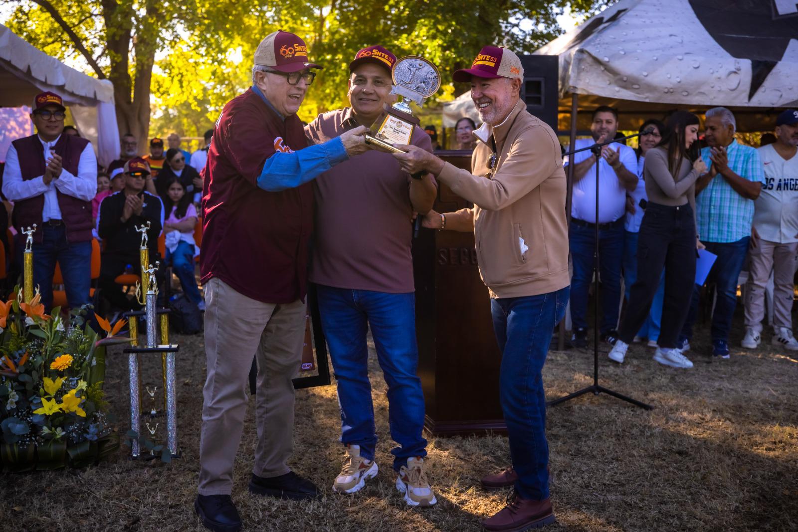$!Realizan el 18 Torneo de Voleibol Magisterial en Culiacán