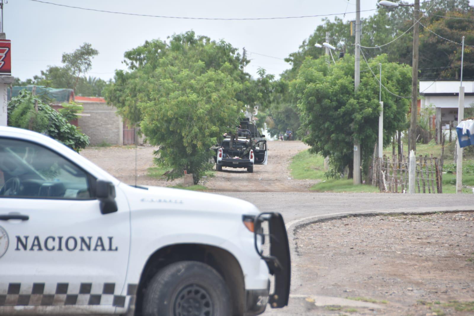 $!Van 6 muertos tras enfrentamiento entre militares y civiles en Quilá, en Culiacán; confirman aseguramiento de vehículos y armas