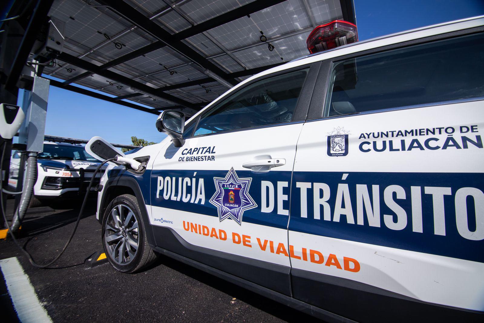 $!Entregan a SSPyTM Culiacán 30 patrullas eléctricas y equipo táctico