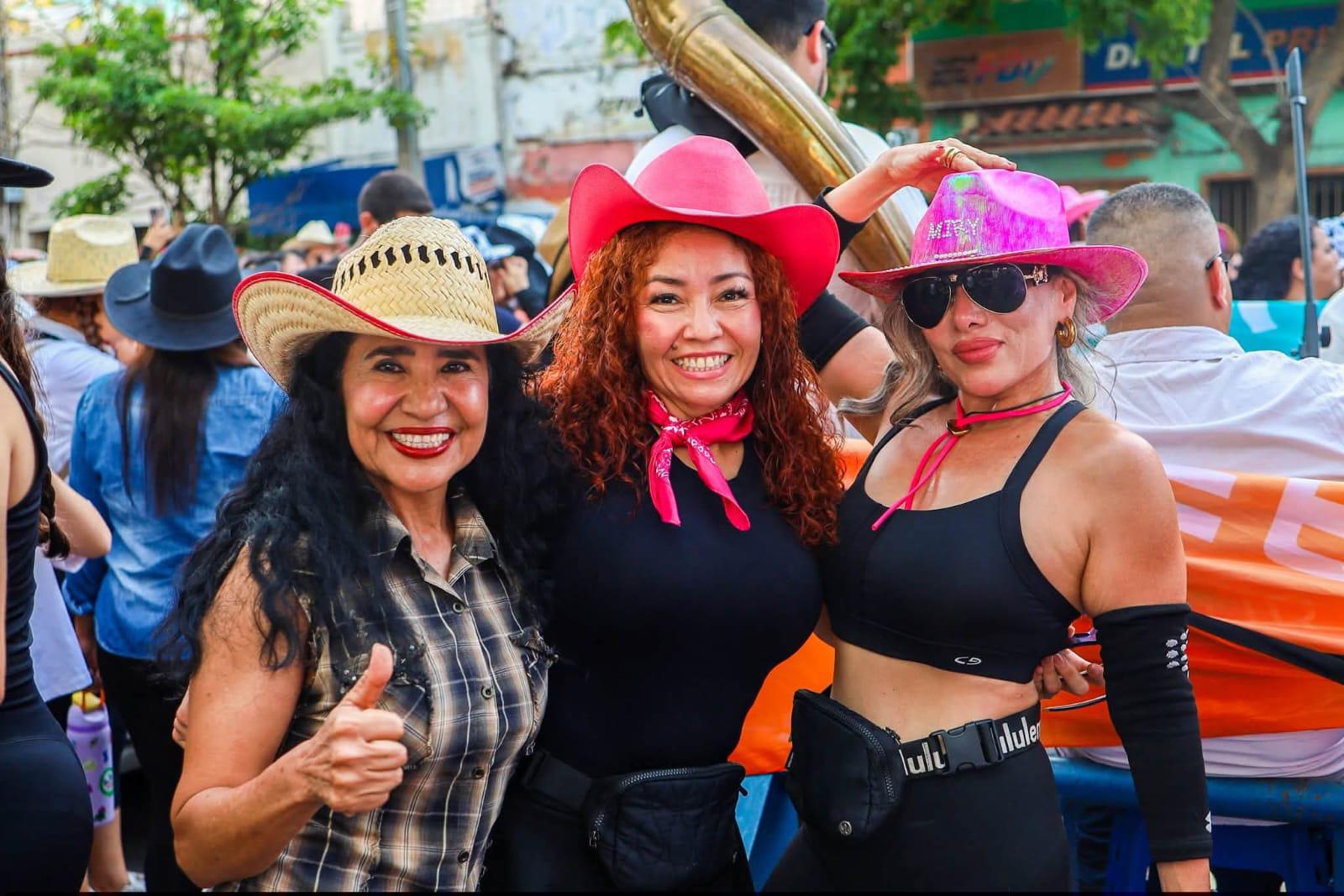 $!VaqueRun reúne a familias y jóvenes en una tarde de deporte, música y diversión en Culiacán