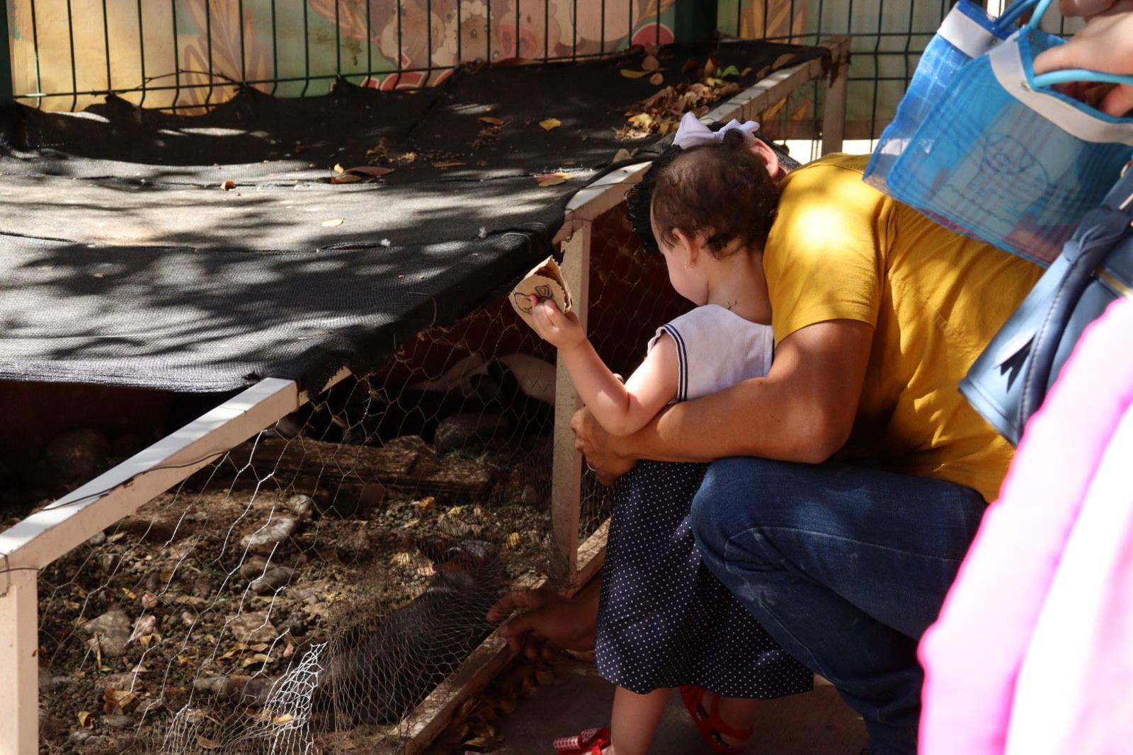 $!Culiacanenses disfrutan sus vacaciones en el Zoológico