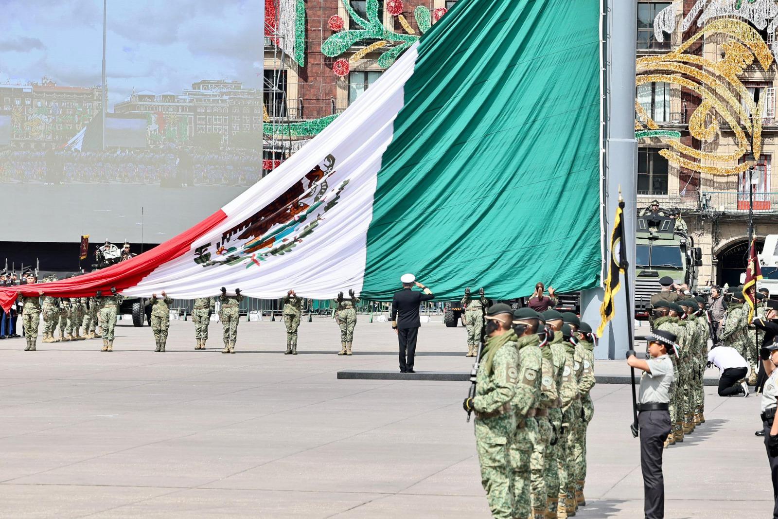 $!Fuerzas Armadas desfilan, por primera vez, ante una Presidenta de la República
