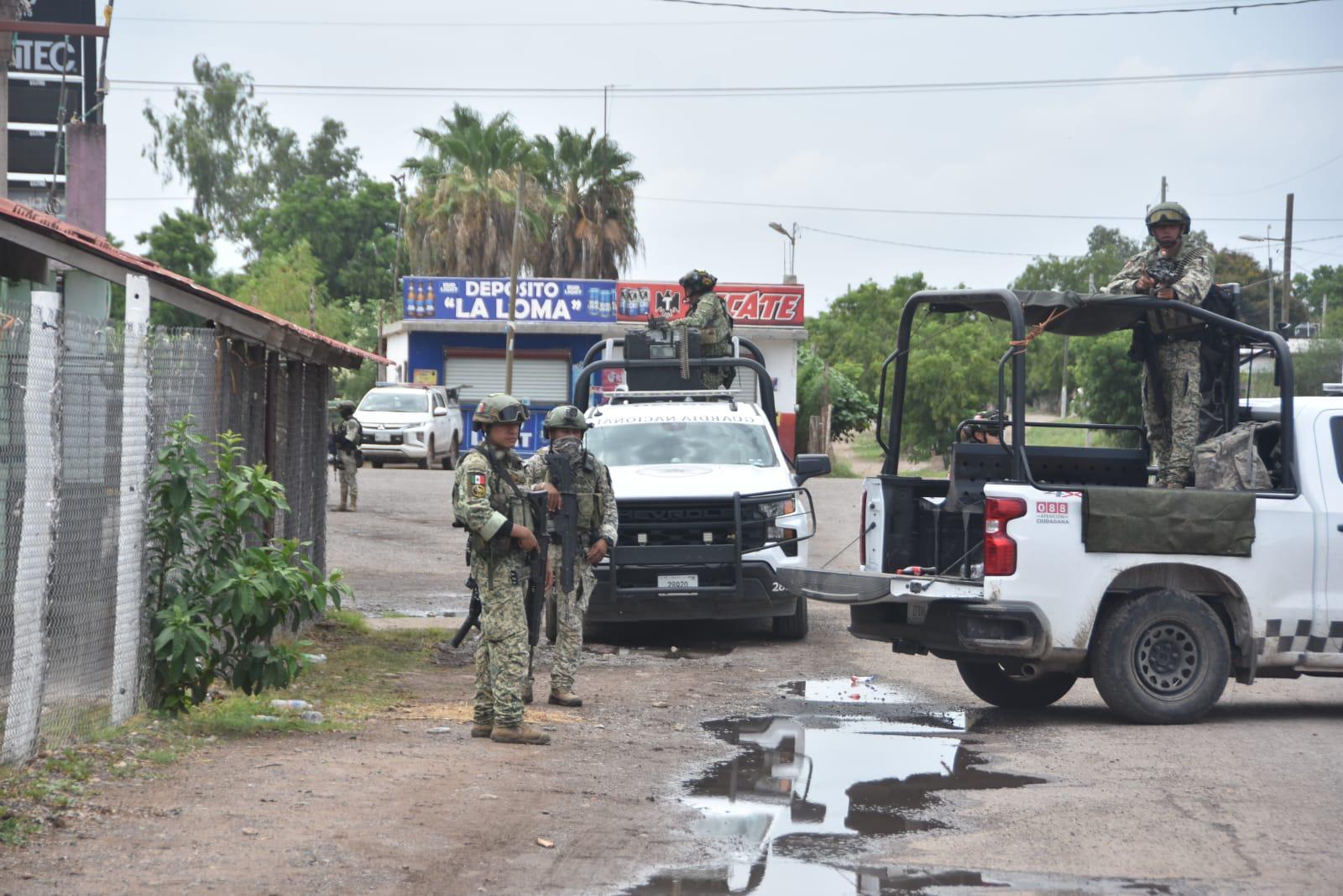 $!Van 6 muertos tras enfrentamiento entre militares y civiles en Quilá, en Culiacán; confirman aseguramiento de vehículos y armas