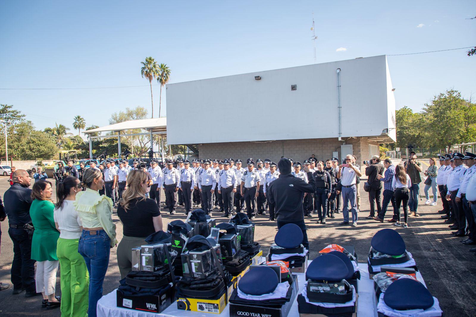 $!Entregan a SSPyTM Culiacán 30 patrullas eléctricas y equipo táctico