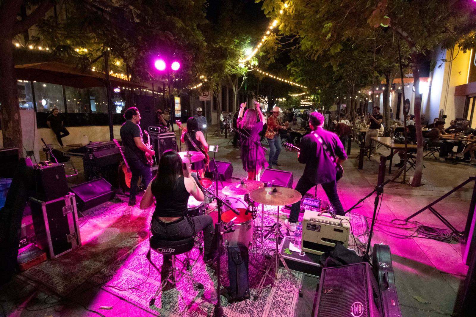 $!Los diversos artistas de las compañías del Isic, apoyarán a los comercios que integran el Paseo del Ángel.