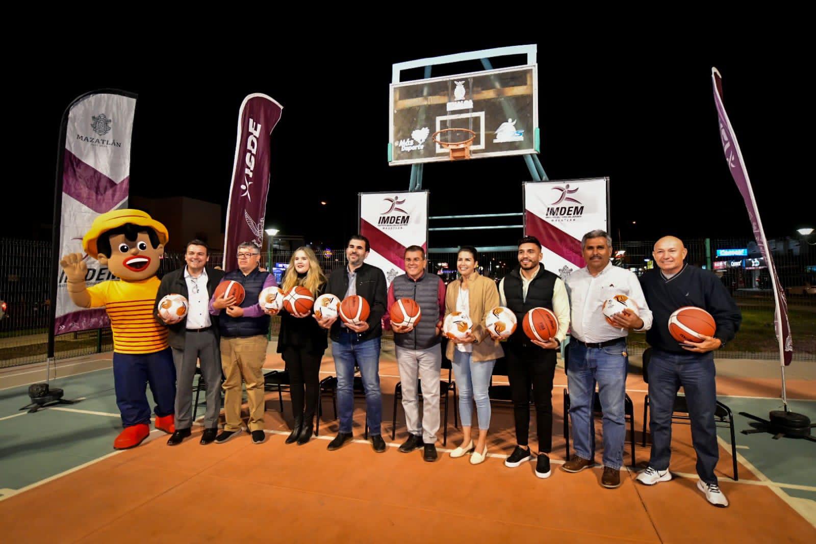 $!Estrena iluminación led cancha de basquetbol del Parque Lineal Óscar Pérez Escobosa