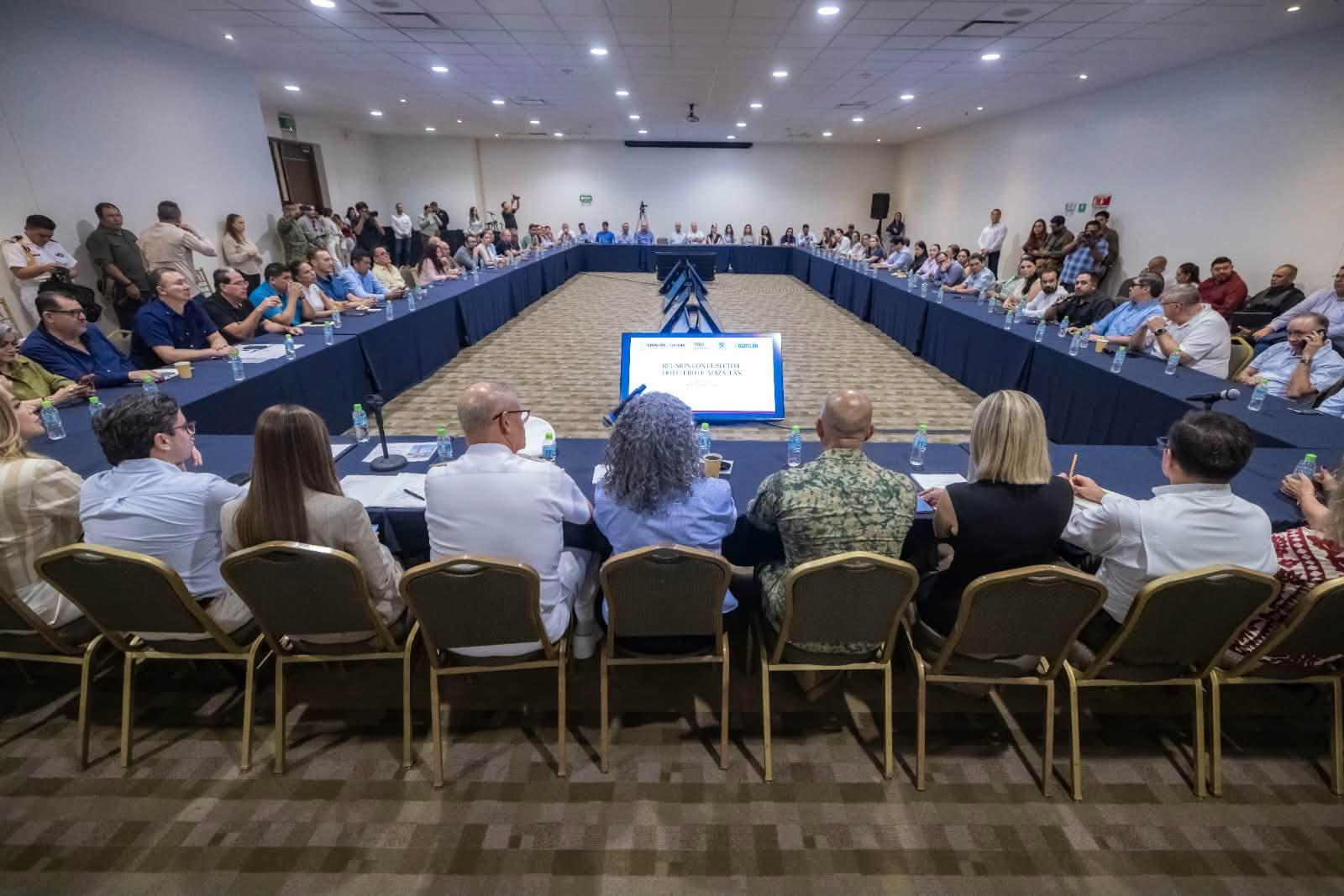 $!Acuerdan gobierno y empresarios estrategia para recuperar seguridad y turismo en Mazatlán