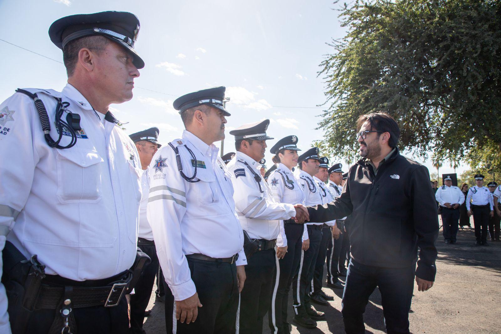 $!Entregan a SSPyTM Culiacán 30 patrullas eléctricas y equipo táctico