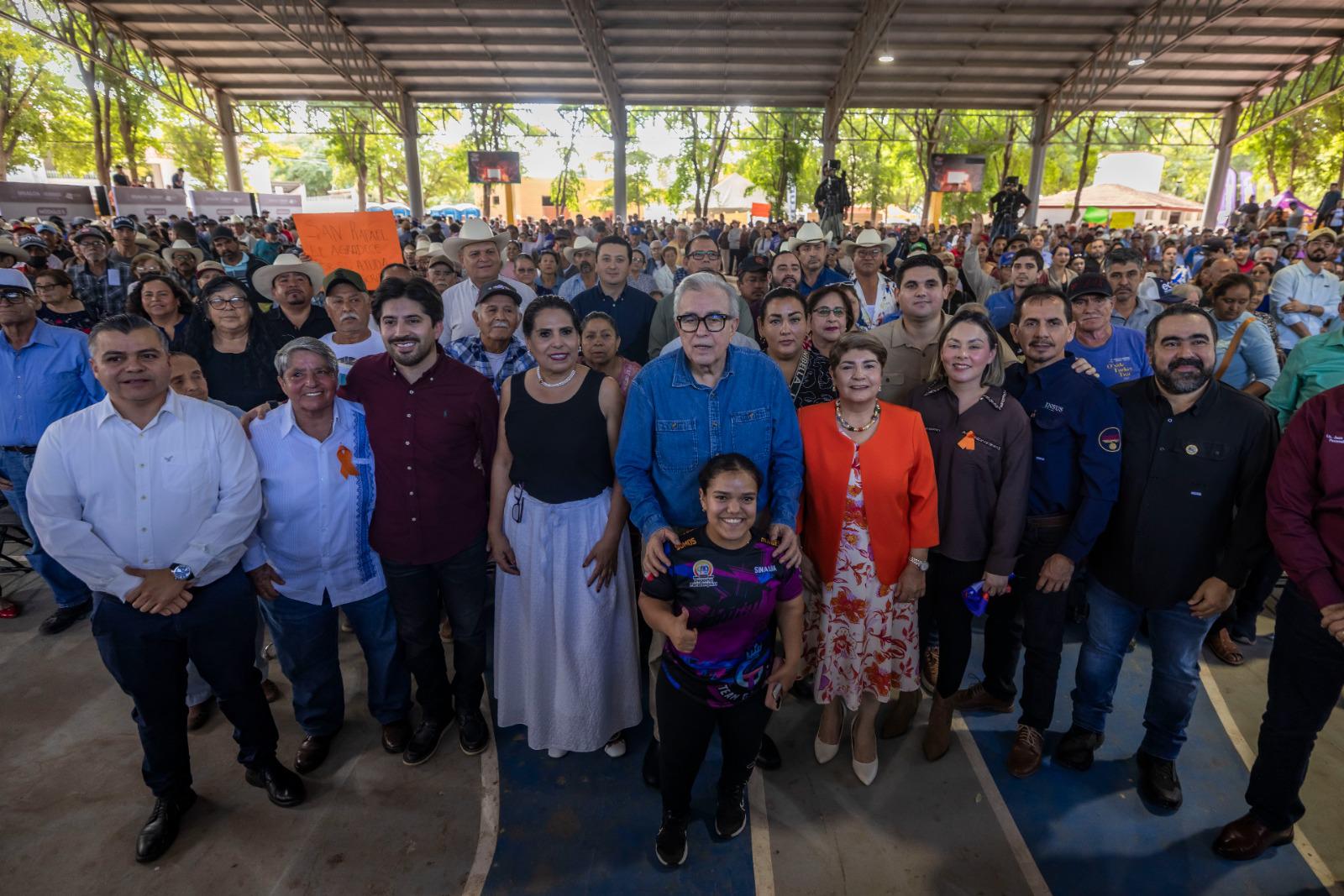 $!Más de 3 mil familias de Guasave reciben sus títulos de propiedad