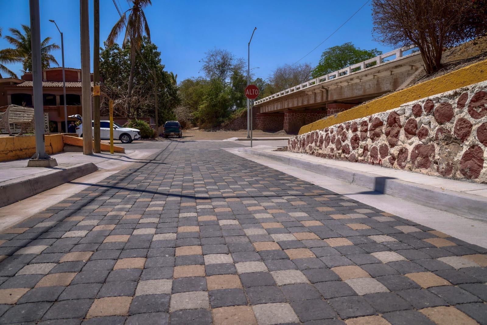 $!Entregan calles pavimentadas y electrificación a ciudadanos de El Salado