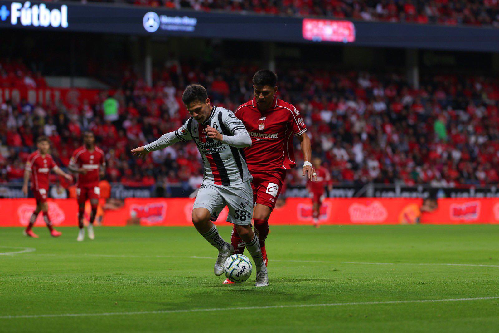$!Toluca golea 5-2 al Atlas bajo la tormenta del Nemesio Diez y asume el liderato del Apertura 2026