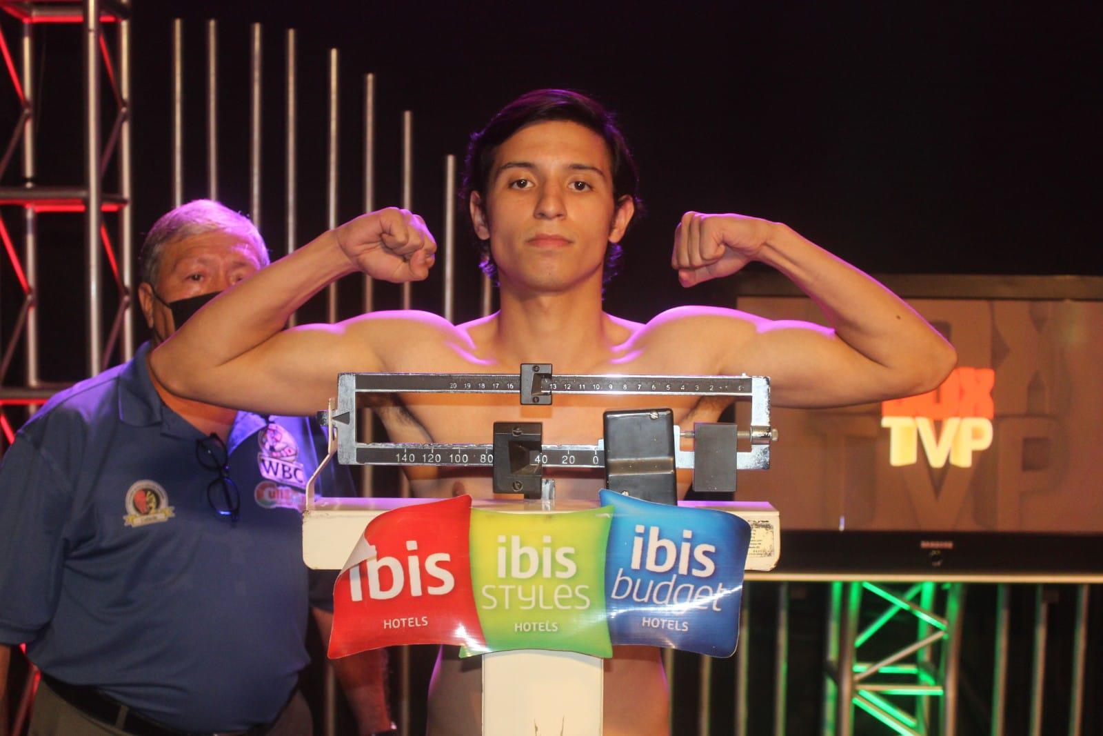 $!‘Balita’ López y Gerardo Martínez cumplen con la romana y ponen caliente su pelea de este viernes