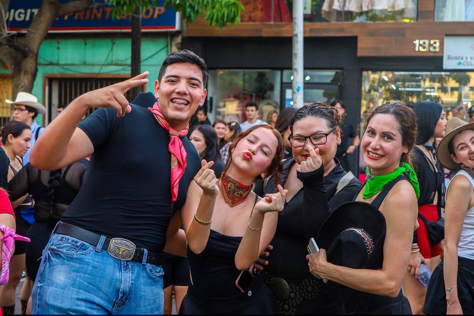 $!VaqueRun reúne a familias y jóvenes en una tarde de deporte, música y diversión en Culiacán